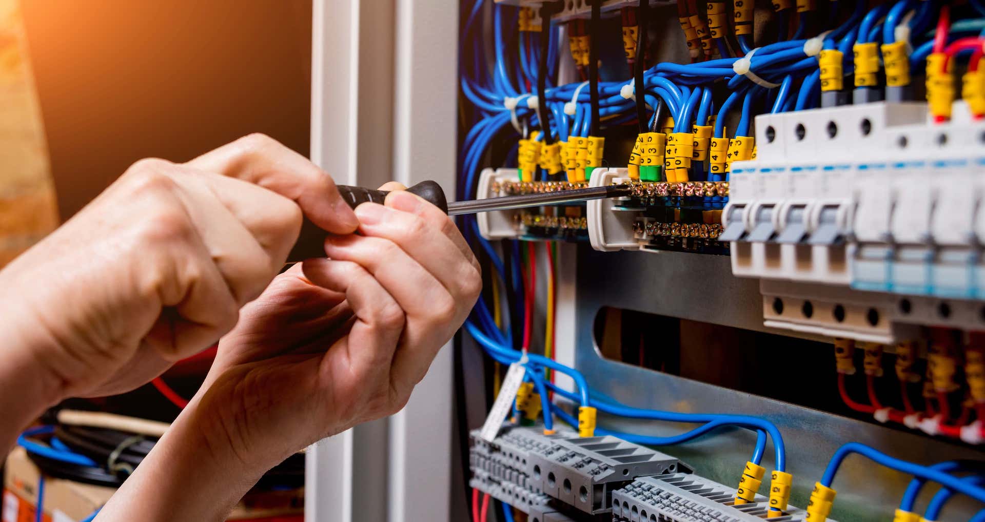 Impianti Elettrici Civili e Industriali - DI.MA IMPIANTI SRL